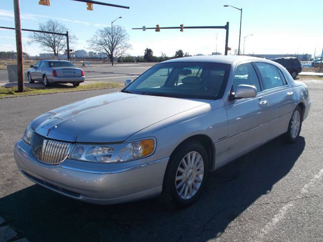 2001 Lincoln Town Car DOWN 4.9 WAC