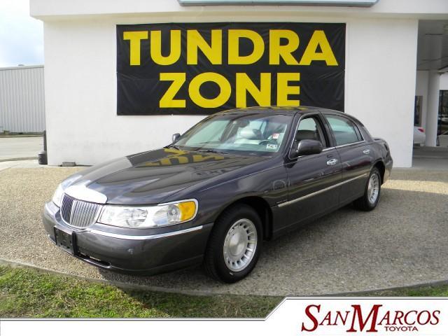 2002 Lincoln Town Car EX 3.5L 5spd Auto Leather, DVD