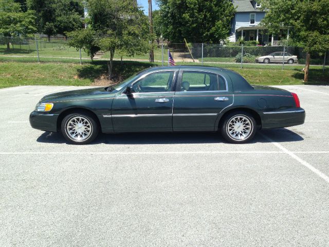 2002 Lincoln Town Car SLT1 AWD