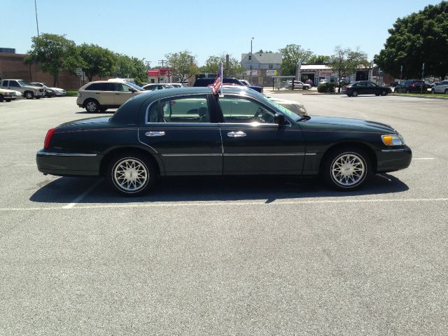 2002 Lincoln Town Car SLT1 AWD