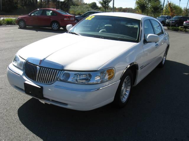 2002 Lincoln Town Car Unknown