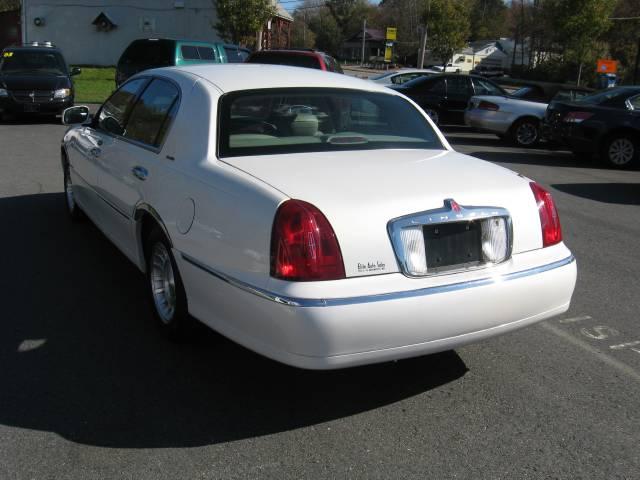 2002 Lincoln Town Car Unknown