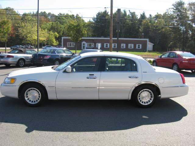 2002 Lincoln Town Car Unknown