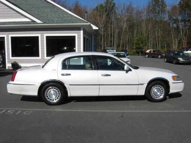 2002 Lincoln Town Car Unknown