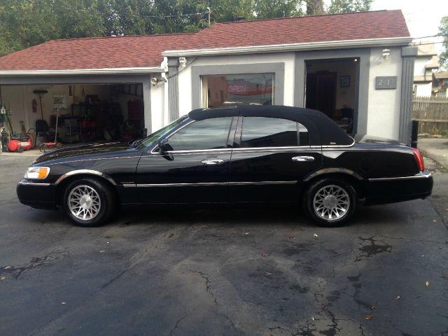 2002 Lincoln Town Car ZR-2 Extended Cab
