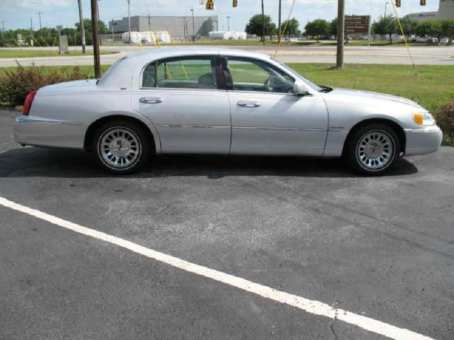 2002 Lincoln Town Car 4B