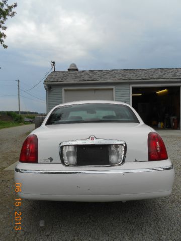 2002 Lincoln Town Car DOWN 4.9 WAC