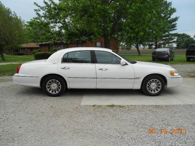 2002 Lincoln Town Car DOWN 4.9 WAC