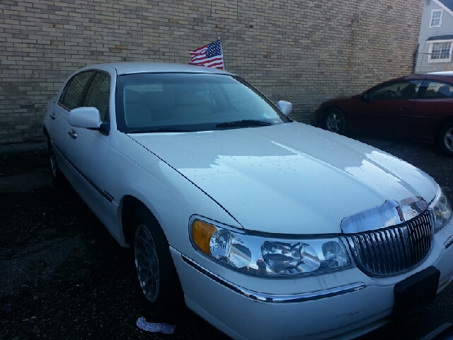2002 Lincoln Town Car Unknown