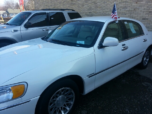 2002 Lincoln Town Car Unknown