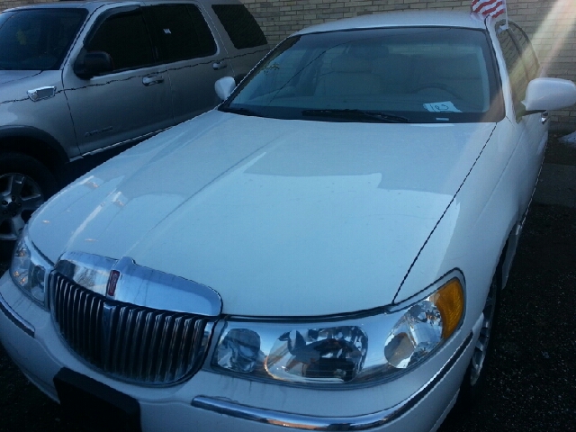 2002 Lincoln Town Car Unknown