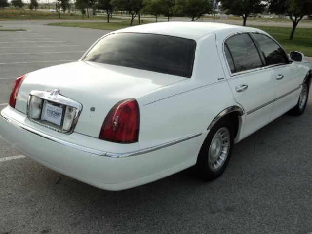 2002 Lincoln Town Car DOWN 4.9 WAC