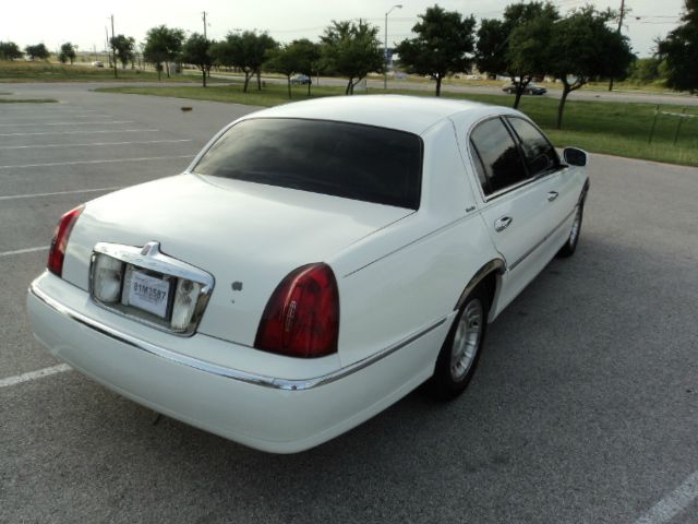2002 Lincoln Town Car DOWN 4.9 WAC
