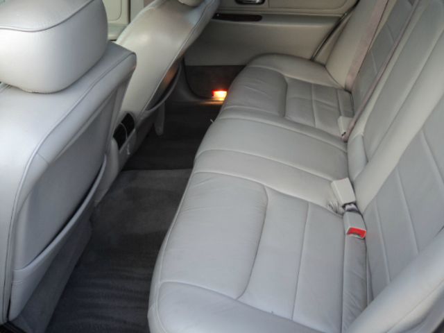 2002 Lincoln Town Car DOWN 4.9 WAC