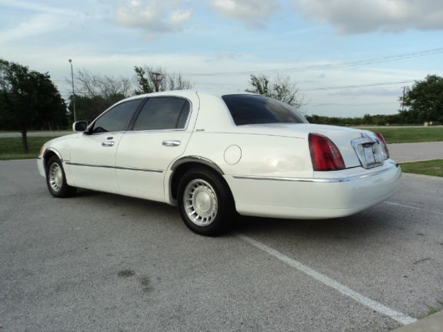 2002 Lincoln Town Car DOWN 4.9 WAC