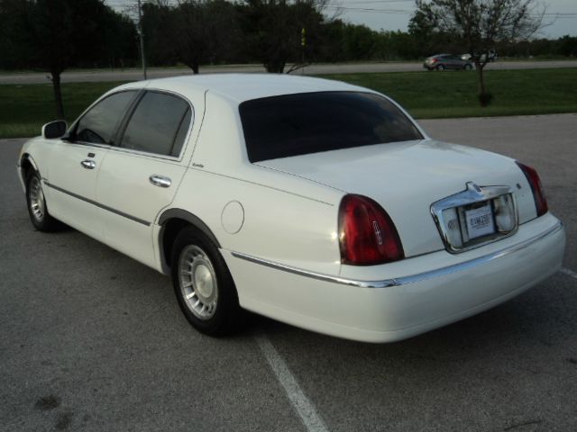 2002 Lincoln Town Car DOWN 4.9 WAC