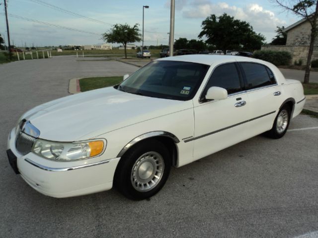 2002 Lincoln Town Car DOWN 4.9 WAC