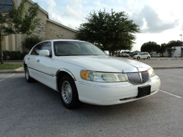 2002 Lincoln Town Car DOWN 4.9 WAC