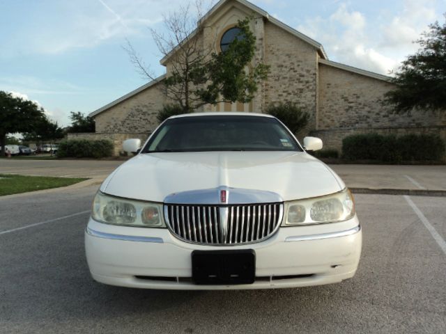2002 Lincoln Town Car DOWN 4.9 WAC