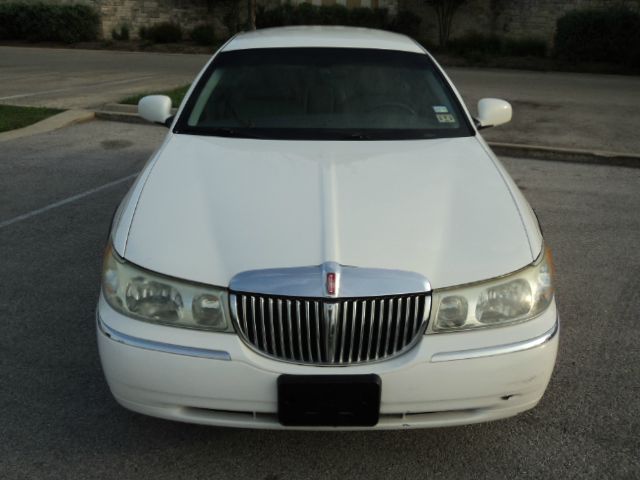 2002 Lincoln Town Car DOWN 4.9 WAC