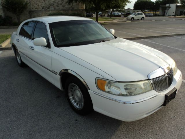 2002 Lincoln Town Car DOWN 4.9 WAC