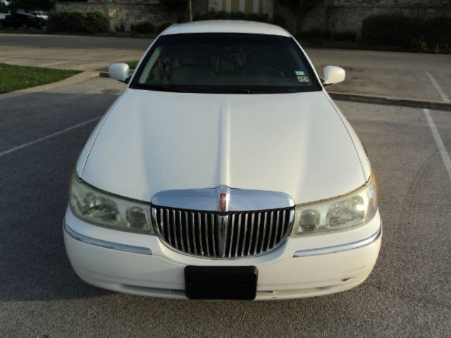 2002 Lincoln Town Car DOWN 4.9 WAC
