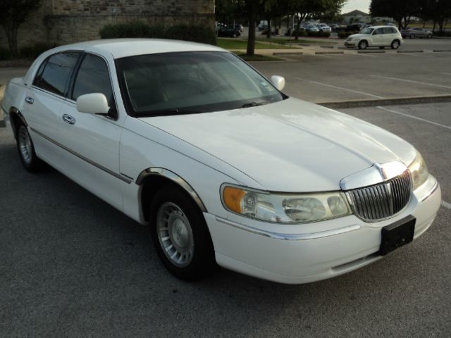 2002 Lincoln Town Car DOWN 4.9 WAC