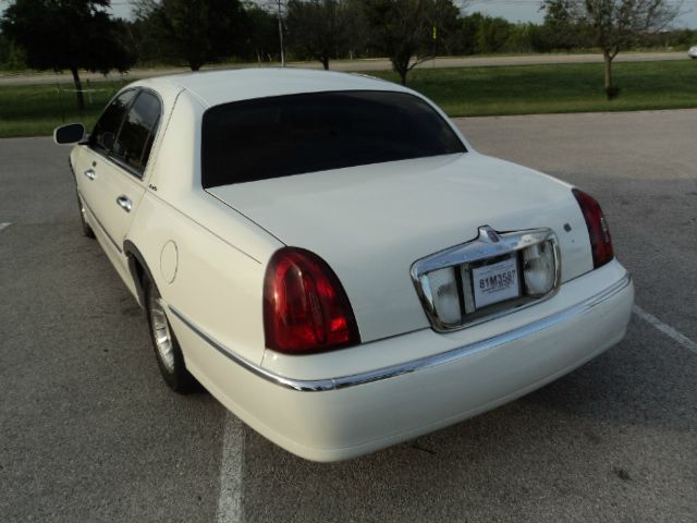 2002 Lincoln Town Car DOWN 4.9 WAC