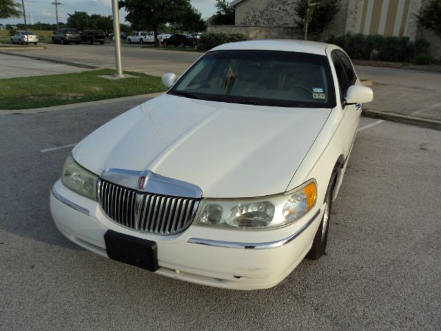 2002 Lincoln Town Car DOWN 4.9 WAC