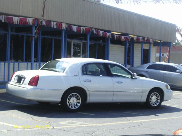 2002 Lincoln Town Car DOWN 4.9 WAC