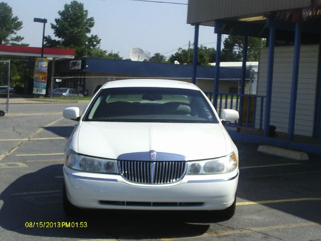 2002 Lincoln Town Car DOWN 4.9 WAC