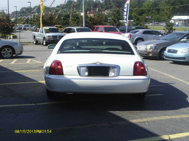 2002 Lincoln Town Car DOWN 4.9 WAC