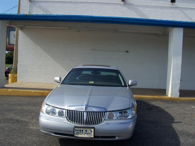 2002 Lincoln Town Car 4WD Supercrew 145 XL