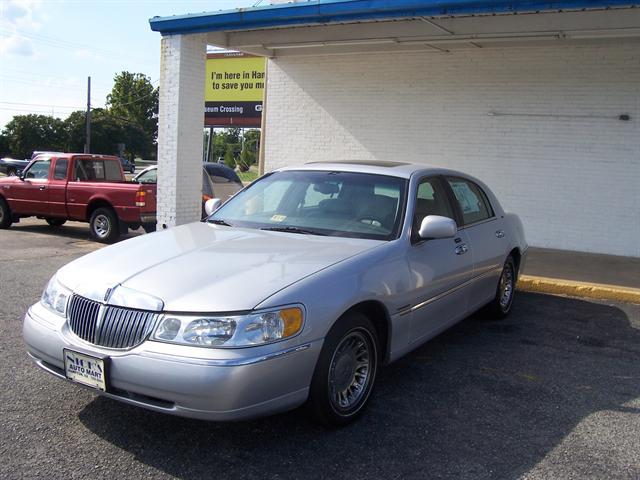 2002 Lincoln Town Car 4WD Supercrew 145 XL
