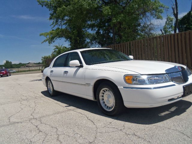 2002 Lincoln Town Car DOWN 4.9 WAC