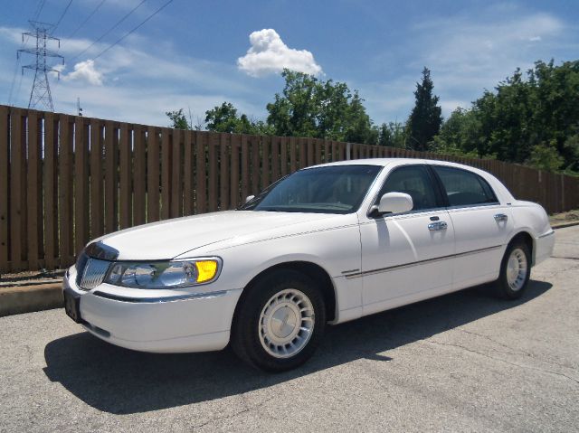 2002 Lincoln Town Car DOWN 4.9 WAC