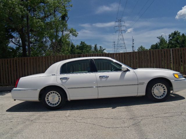 2002 Lincoln Town Car DOWN 4.9 WAC