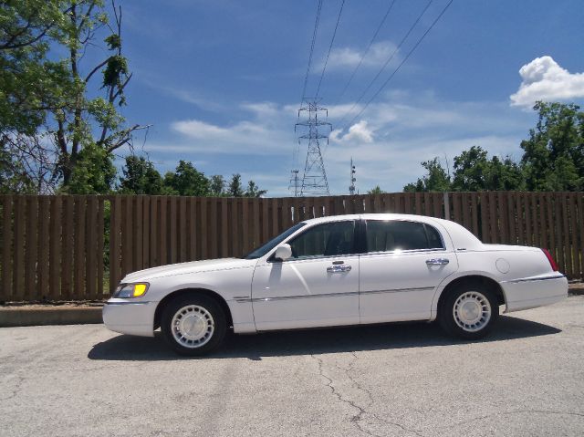 2002 Lincoln Town Car DOWN 4.9 WAC