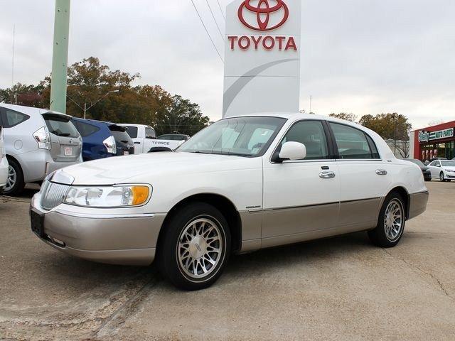 2002 Lincoln Town Car 2WD CREW CAB 12