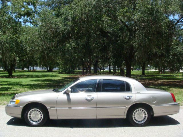 2002 Lincoln Town Car DOWN 4.9 WAC