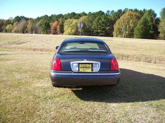 2002 Lincoln Town Car DOWN 4.9 WAC