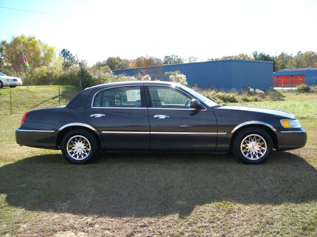 2002 Lincoln Town Car DOWN 4.9 WAC