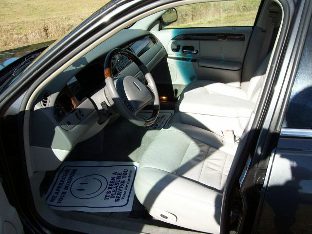 2002 Lincoln Town Car DOWN 4.9 WAC