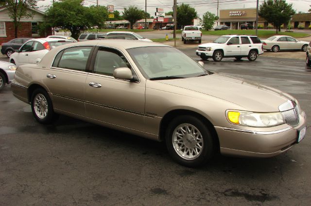 2002 Lincoln Town Car DOWN 4.9 WAC