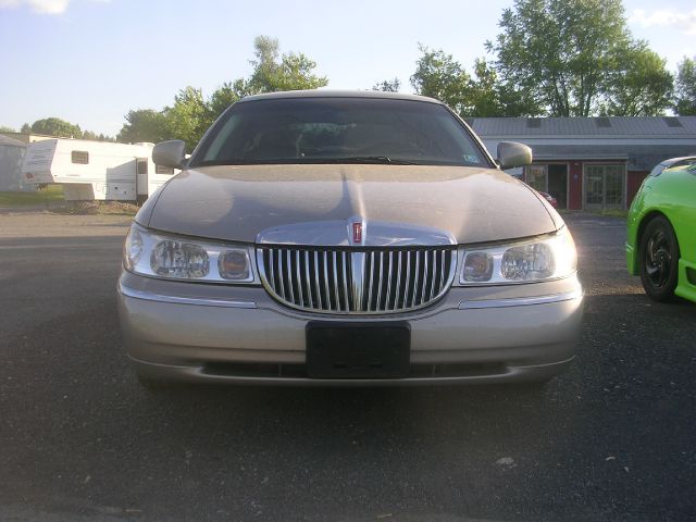 2002 Lincoln Town Car DOWN 4.9 WAC