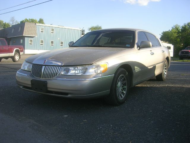 2002 Lincoln Town Car DOWN 4.9 WAC