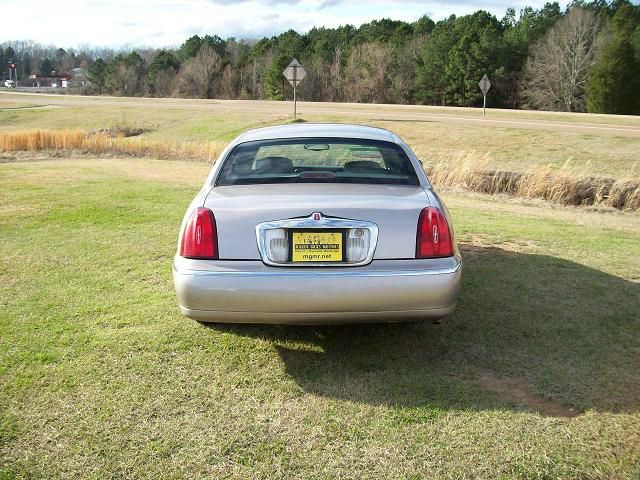 2002 Lincoln Town Car DOWN 4.9 WAC