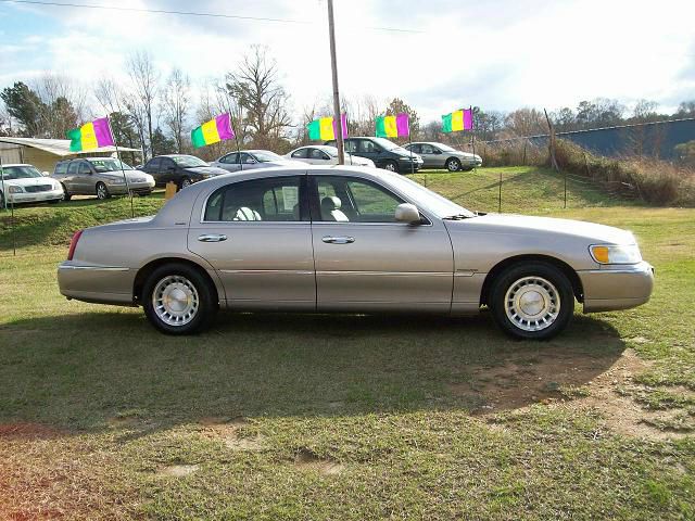 2002 Lincoln Town Car DOWN 4.9 WAC