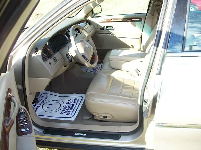 2002 Lincoln Town Car DOWN 4.9 WAC