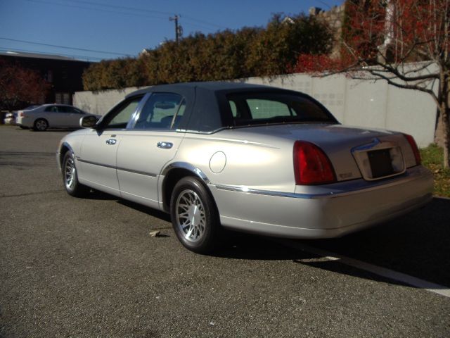 2002 Lincoln Town Car SLT1 AWD